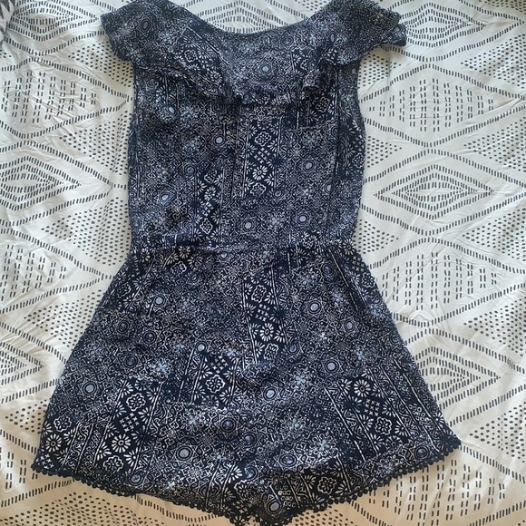 Romper Lace up front size small - Picture 6 of 6